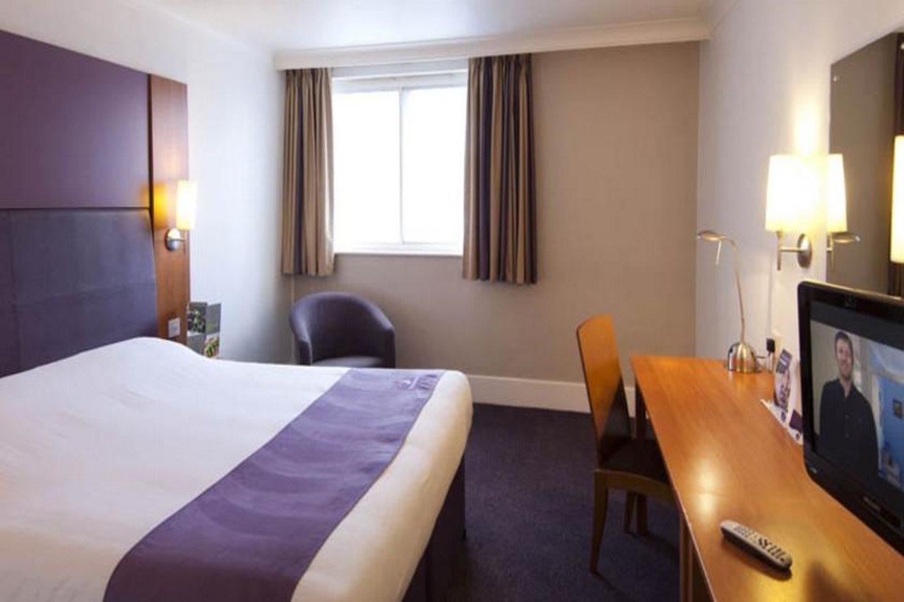 Premier Inn เอ็กซิเตอร์ ภายนอก รูปภาพ